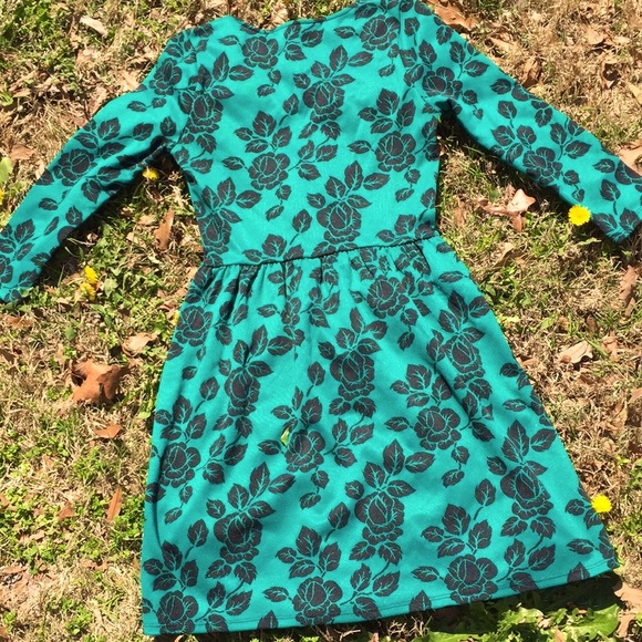 💐Kelly Green Floral Dress💐 - Picture 2 of 5